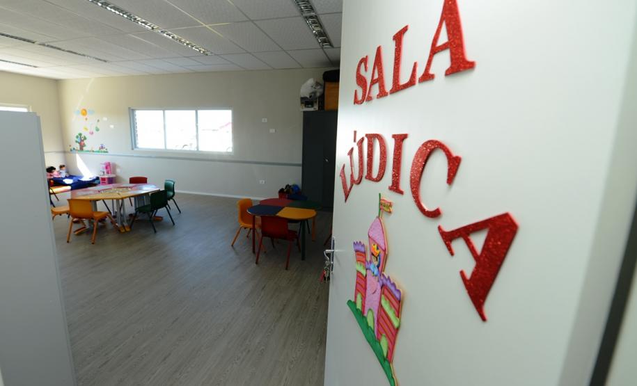 Piraquara ganhou nesta sexta-feira (19) o segundo Centro Municipal de Atendimento Educacional Especializado (CMAEE). O governador em exercício Darci Piana participou da inauguração do CMAEE Gustavo Maier, no bairro Guarituba, que é voltado para crianças portadoras de necessidades especiais.