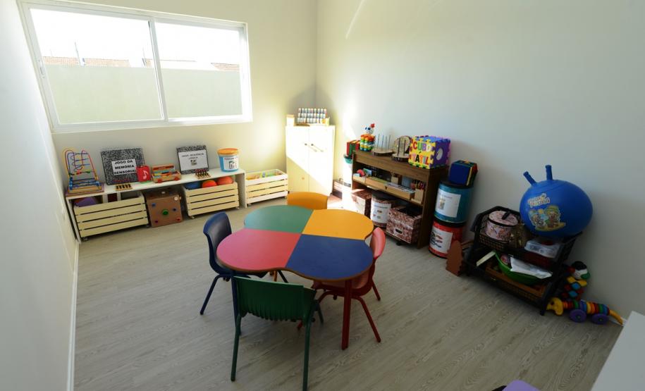 Piraquara ganhou nesta sexta-feira (19) o segundo Centro Municipal de Atendimento Educacional Especializado (CMAEE). O governador em exercício Darci Piana participou da inauguração do CMAEE Gustavo Maier, no bairro Guarituba, que é voltado para crianças portadoras de necessidades especiais.