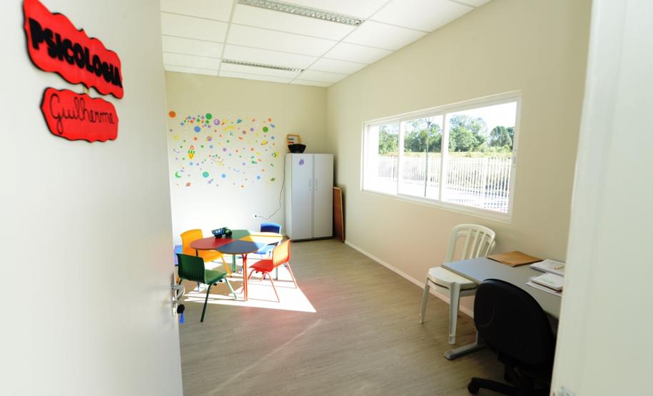 Piraquara ganhou nesta sexta-feira (19) o segundo Centro Municipal de Atendimento Educacional Especializado (CMAEE). O governador em exercício Darci Piana participou da inauguração do CMAEE Gustavo Maier, no bairro Guarituba, que é voltado para crianças portadoras de necessidades especiais.