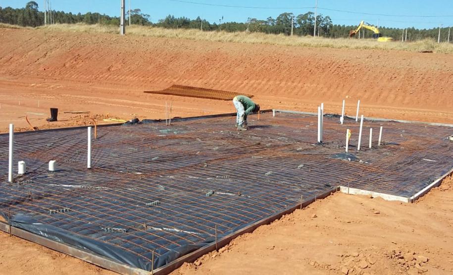 Técnicos da Cohapar vistoriaram nesta quinta-feira (1) a primeira etapa das obras de construção de um condomínio de casas voltado ao atendimento da população idosa em Jaguariaíva. O empreendimento é composto por 40 unidades habitacionais e é o projeto piloto do programa, que deverá ser levado pelo Governo do Estado a todas as regiões do Paraná.