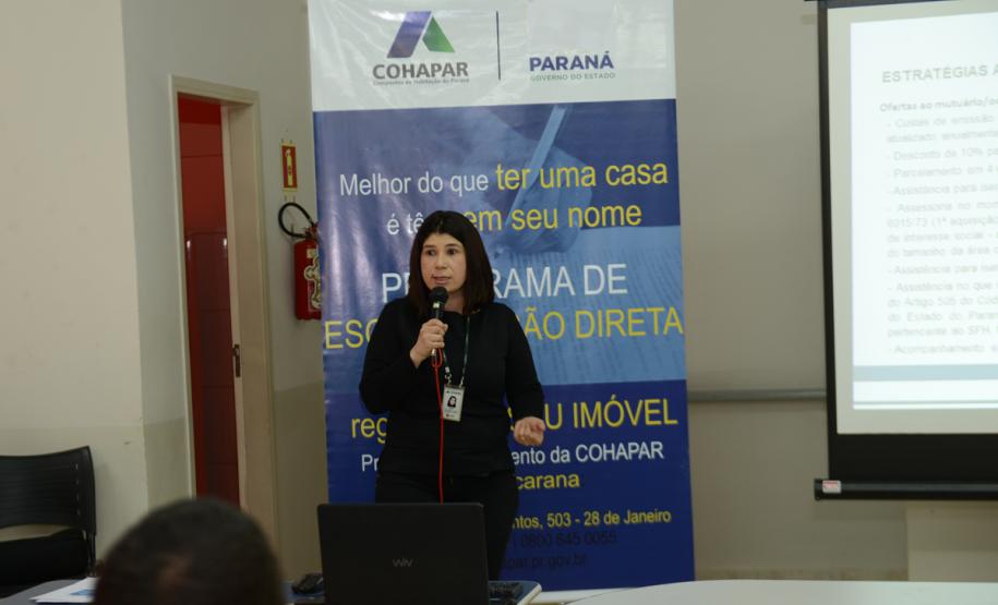 Cerca de 200 pessoas participaram de uma reunião organizada nesta sexta-feira (2) pela Cohapar em Jardim Alegre para a apresentação do programa de Escrituração Direta da companhia. O grupo de possíveis beneficiários é formado por mutuários, compradores e ocupantes de imóveis da Cohapar que estão com o financiamento quitado e desejam registrar a propriedade de suas moradias.