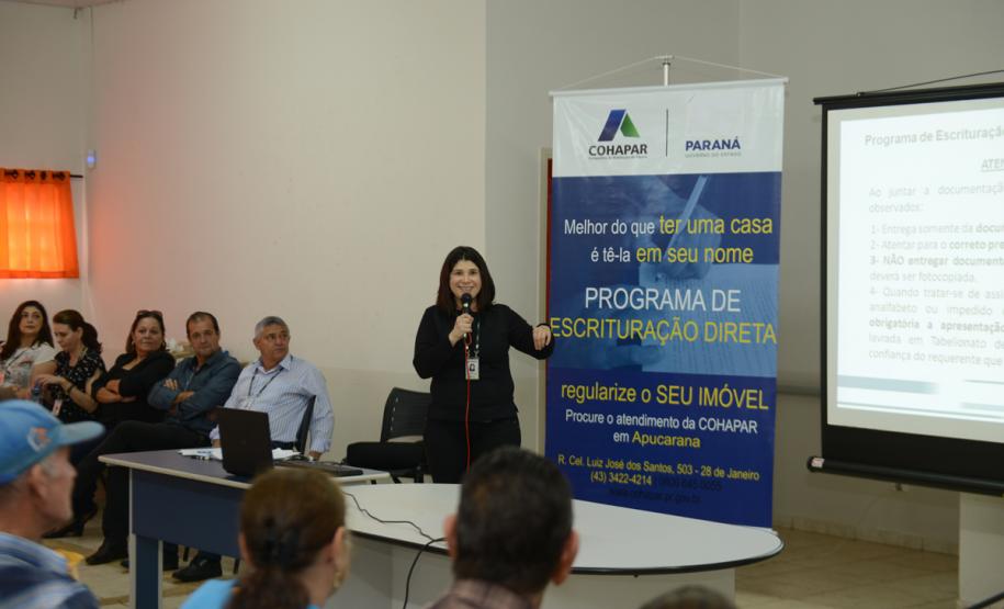 Cerca de 200 pessoas participaram de uma reunião organizada nesta sexta-feira (2) pela Cohapar em Jardim Alegre para a apresentação do programa de Escrituração Direta da companhia. O grupo de possíveis beneficiários é formado por mutuários, compradores e ocupantes de imóveis da Cohapar que estão com o financiamento quitado e desejam registrar a propriedade de suas moradias.