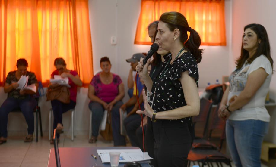 Cerca de 200 pessoas participaram de uma reunião organizada nesta sexta-feira (2) pela Cohapar em Jardim Alegre para a apresentação do programa de Escrituração Direta da companhia. O grupo de possíveis beneficiários é formado por mutuários, compradores e ocupantes de imóveis da Cohapar que estão com o financiamento quitado e desejam registrar a propriedade de suas moradias.