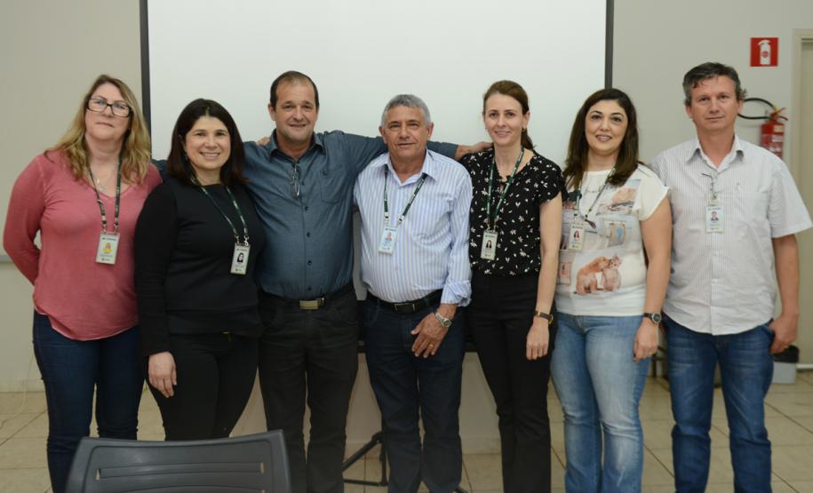 Cerca de 200 pessoas participaram de uma reunião organizada nesta sexta-feira (2) pela Cohapar em Jardim Alegre para a apresentação do programa de Escrituração Direta da companhia. O grupo de possíveis beneficiários é formado por mutuários, compradores e ocupantes de imóveis da Cohapar que estão com o financiamento quitado e desejam registrar a propriedade de suas moradias.