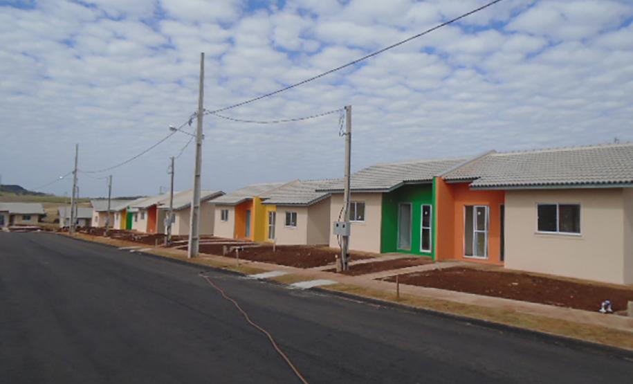 Cohapar inicia venda de 47 casas populares em Cornélio Procópio Com mais de 90% do cronograma executado, serão concluídas nos próximos dias as obras de construção de 47 casas populares da Cohapar em Cornélio Procópio, no Norte Pioneiro do Paraná. As moradias são destinadas a famílias com renda de até seis salários mínimos, que devem se cadastrar no site xoops.celepar.parana/migracao/ccivil_cohapar/cadastro até o dia 18 de agosto para participarem do processo seletivo.