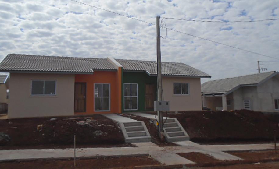 Cohapar inicia venda de 47 casas populares em Cornélio Procópio Com mais de 90% do cronograma executado, serão concluídas nos próximos dias as obras de construção de 47 casas populares da Cohapar em Cornélio Procópio, no Norte Pioneiro do Paraná. As moradias são destinadas a famílias com renda de até seis salários mínimos, que devem se cadastrar no site xoops.celepar.parana/migracao/ccivil_cohapar/cadastro até o dia 18 de agosto para participarem do processo seletivo.