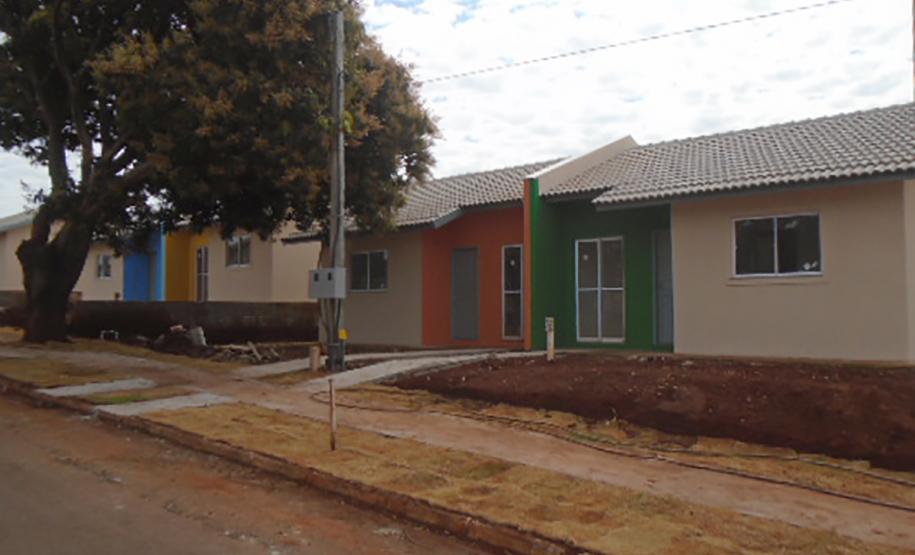 Cohapar inicia venda de 47 casas populares em Cornélio Procópio Com mais de 90% do cronograma executado, serão concluídas nos próximos dias as obras de construção de 47 casas populares da Cohapar em Cornélio Procópio, no Norte Pioneiro do Paraná. As moradias são destinadas a famílias com renda de até seis salários mínimos, que devem se cadastrar no site xoops.celepar.parana/migracao/ccivil_cohapar/cadastro até o dia 18 de agosto para participarem do processo seletivo.