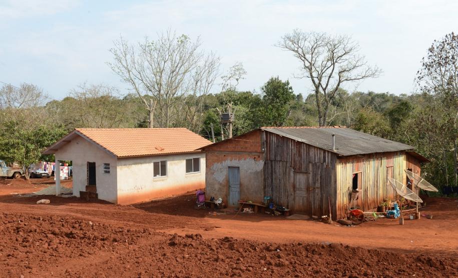 O presidente do Conselho Curador do Fundo de Garantia do Tempo de Serviço (CCFGTS), Igor Correia, aproveitou sua visita à Foz do Iguaçu, onde participou do Fórum Nacional de Habitação de Interesse Social, para visitar nesta quinta-feira (22) as obras de construção de casas rurais da Cohapar na região.