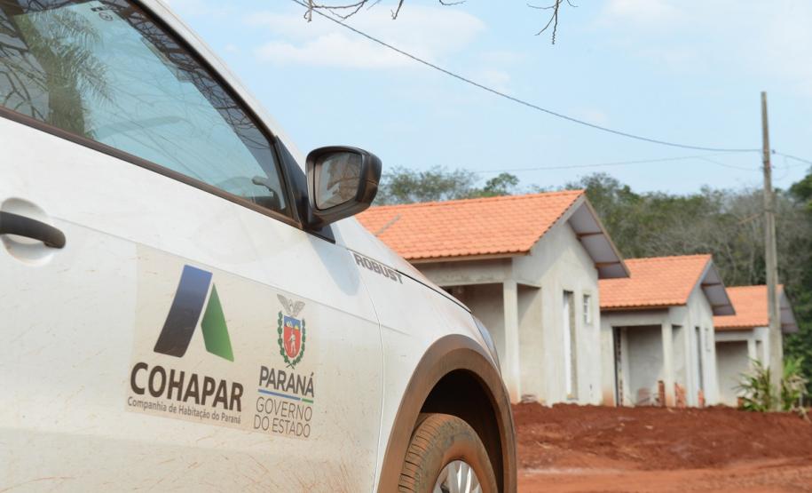 O presidente do Conselho Curador do Fundo de Garantia do Tempo de Serviço (CCFGTS), Igor Correia, aproveitou sua visita à Foz do Iguaçu, onde participou do Fórum Nacional de Habitação de Interesse Social, para visitar nesta quinta-feira (22) as obras de construção de casas rurais da Cohapar na região.