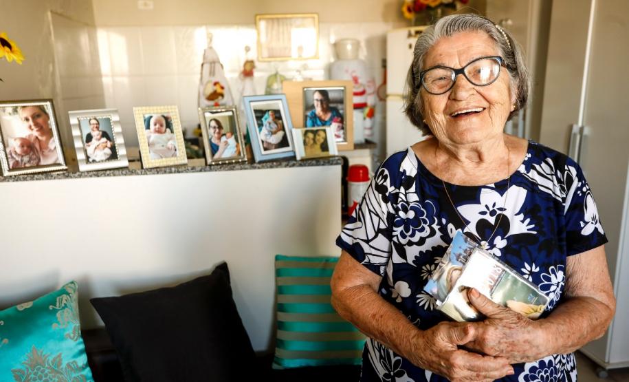 O Paraná terá programas permanentes de habitação e cidadania para incentivar o desfavelamento e abrigar idosos humildes em condomínios estruturados e salubres. O presidente da Companhia de Habitação do Paraná (Cohapar), Jorge Lange, apresentou as iniciativas ao governador Carlos Massa Ratinho Junior durante a reunião de secretariado desta terça-feira (3). O intuito é de que os programas sejam formatados como projetos de lei para garantir um caráter permanente.