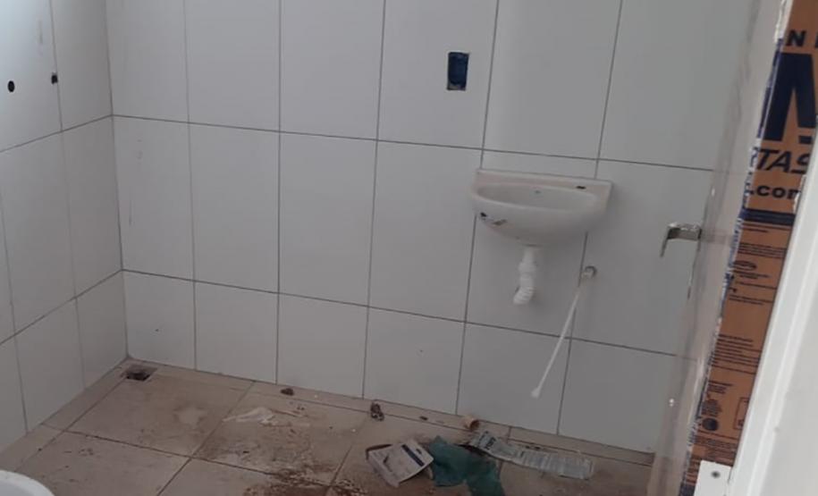 Obras de casas populares avançam no Norte do Paraná Técnicos da Cohapar estiveram nesta quarta-feira (4) nos canteiros de obras de construção de conjuntos habitacionais em Leópolis e Sertaneja, na região Norte do Paraná. Eles acompanharam a evolução da construção das casas populares nos municípios, que deverão ser entregues à população entre o fim de 2019 e o início de 2020.