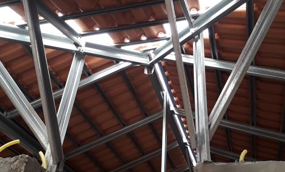 Obras de casas populares avançam no Norte do Paraná Técnicos da Cohapar estiveram nesta quarta-feira (4) nos canteiros de obras de construção de conjuntos habitacionais em Leópolis e Sertaneja, na região Norte do Paraná. Eles acompanharam a evolução da construção das casas populares nos municípios, que deverão ser entregues à população entre o fim de 2019 e o início de 2020.