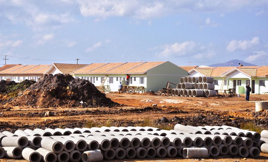 Representantes da Cohapar e do Instituto Paranaense de Desenvolvimento Econômico e Social (Ipardes) se reuniram nesta sexta-feira (6) para discutir os detalhes de uma nova parceria entre os órgãos. O objetivo é elaborar um estudo aprofundado sobre os impactos socioeconômicos propiciados direta e indiretamente pelos projetos habitacionais coordenados pela companhia.