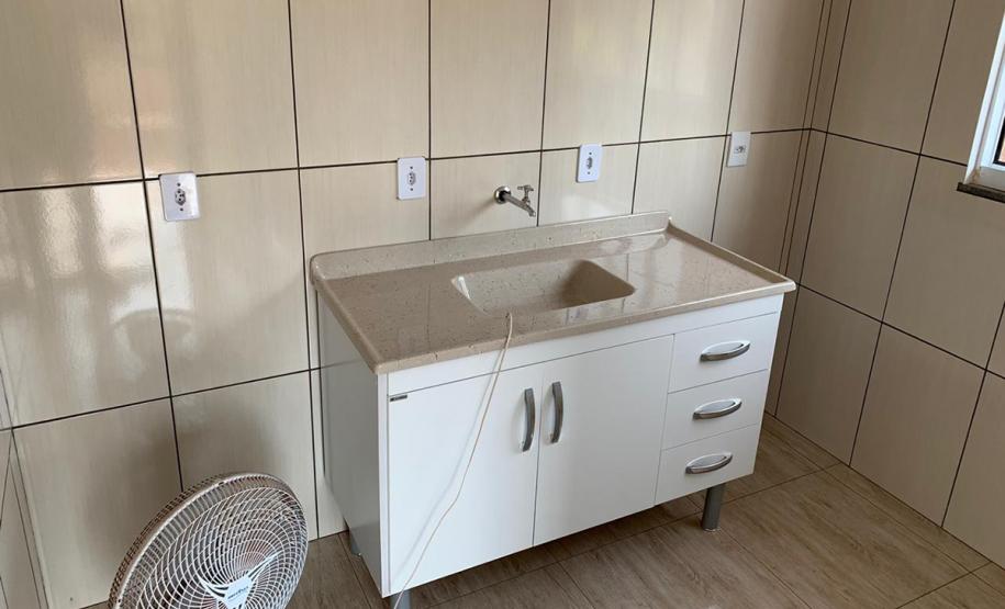 Cohapar e prefeitura vistoriam obras de 57 casas rurais em Cascavel O presidente da Cohapar, Jorge Lange, e o presidente da Companhia Municipal de Habitação de Cascavel (Cohavel), Nei Haveroth, vistoriaram nesta segunda-feira (9), as obras de construção de 57 novas casas populares no Assentamento Valmir Motta de Oliveira, na zona rural de Cascavel. O projeto envolve investimentos de R$ 1,6 milhão e deverá ser concluído até a metade de novembro.