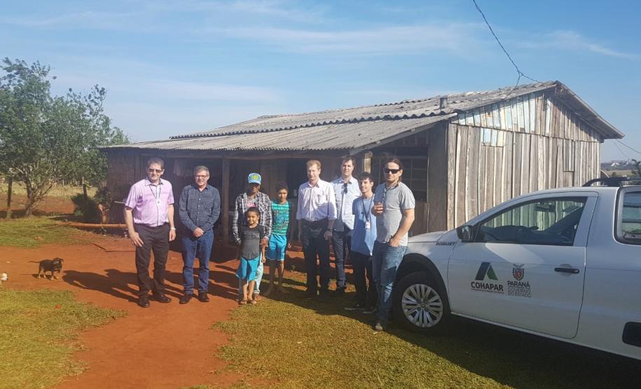 Cohapar e prefeitura vistoriam obras de 57 casas rurais em Cascavel O presidente da Cohapar, Jorge Lange, e o presidente da Companhia Municipal de Habitação de Cascavel (Cohavel), Nei Haveroth, vistoriaram nesta segunda-feira (9), as obras de construção de 57 novas casas populares no Assentamento Valmir Motta de Oliveira, na zona rural de Cascavel. O projeto envolve investimentos de R$ 1,6 milhão e deverá ser concluído até a metade de novembro.
