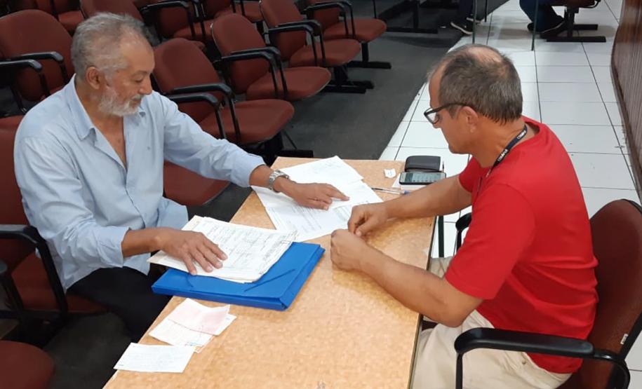 Cohapar oferece serviço de escrituração de imóveis a mutuários na região de Maringá Técnicos da Cohapar entregaram na última semana as escrituras de oito imóveis a mutuários da empresa de Maringá e Santo Inácio, na região Norte do Paraná. A ação faz parte do programa de Escrituração Direta da companhia, que consiste na oferta de um serviço para reconhecimento de propriedade feito de forma mais rápida e barata do que o praticado normalmente pelo mercado.