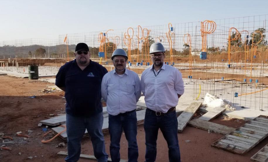 Representantes da Cohapar estiveram em Jaguariaíva nesta quarta-feira (11) vistoriando as obras do primeiro conjunto habitacional do programa Viver Mais de todo o Paraná. O empreendimento é voltado ao atendimento da população idosa do município e está recebendo R$ 3,8 milhões me investimentos do Governo do Estado, em parceria com a prefeitura.