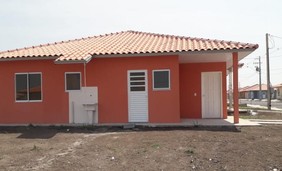 Faltam poucos detalhes para que o Residencial Santo Antônio da Platina II, com 128 casas populares, seja concluído na cidade. Nesta quarta-feira (11), técnicos da Cohapar estiveram no local das obras verificando os últimos trabalhos que estão sendo realizados para a conclusão do empreendimento, que recebeu R$ 13 milhões de investimentos do poder público.