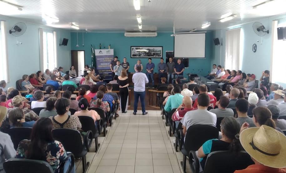 Cohapar orienta moradores de Pitanga sobre processo de escrituração de imóveis Cerca de 350 moradores de Pitanga participaram nesta quarta-feira (11) de uma reunião organizada pela Cohapar para explicar os detalhes do programa de Escrituração Direta da empresa. O grupo é formado por mutuários, compradores ou pessoas que residem há mais de cinco anos em imóveis financiados pela companhia na cidade, na região Central do Paraná, e que poderão obter a escritura de suas propriedades com custos reduzidos em mais facilidade.