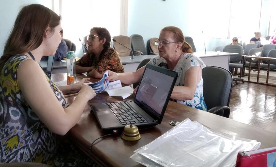 Cohapar orienta moradores de Pitanga sobre processo de escrituração de imóveis Cerca de 350 moradores de Pitanga participaram nesta quarta-feira (11) de uma reunião organizada pela Cohapar para explicar os detalhes do programa de Escrituração Direta da empresa. O grupo é formado por mutuários, compradores ou pessoas que residem há mais de cinco anos em imóveis financiados pela companhia na cidade, na região Central do Paraná, e que poderão obter a escritura de suas propriedades com custos reduzidos em mais facilidade.