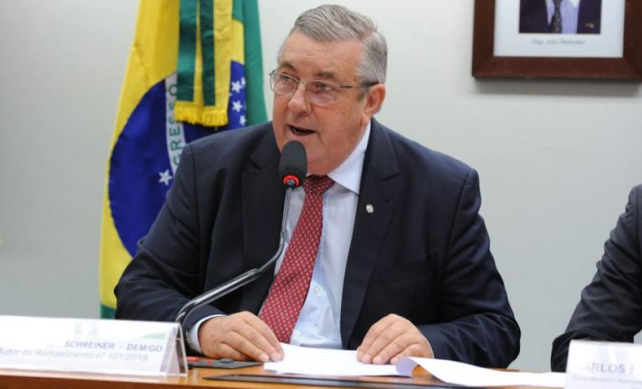 A Comissão de Meio Ambiente e Desenvolvimento Sustentável da Câmara dos Deputados aprovou proposta que inclui o aspecto ambiental da sustentabilidade como uma das diretrizes a serem observadas pelo Sistema Nacional de Habitação de Interesse Social (SNHIS).