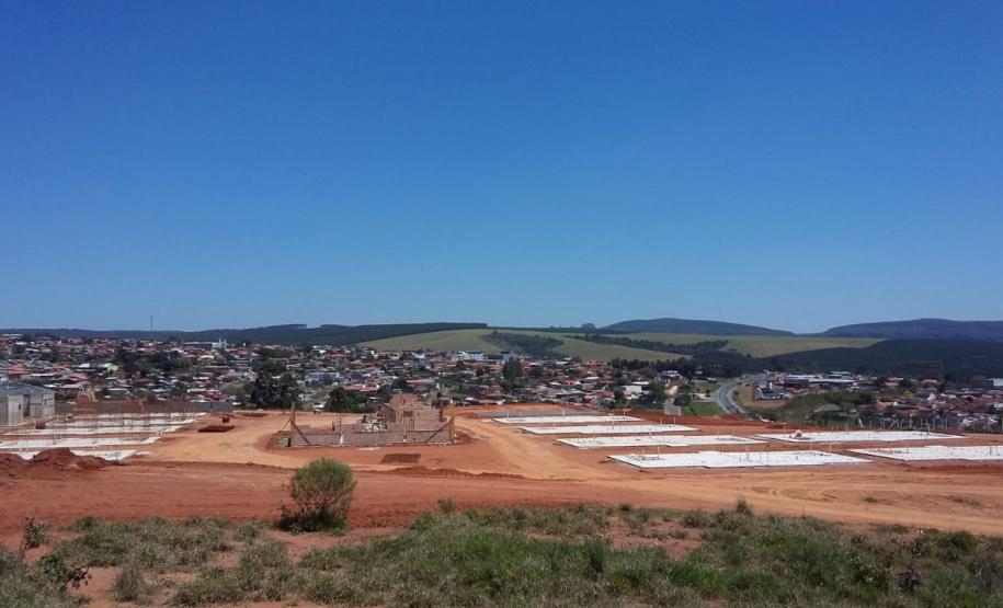 A Cohapar iniciou neste ano a construção das primeiras casas do programa Viver Mais Paraná, voltadas ao atendimento específico de pessoas idosas. Neste 1.º de outubro, data em que se comemora o Dia Internacional do Idoso, a perspectiva é de ampliação dos projetos em todo o estado, que têm o objetivo de levar condições dignas de moradia para a população na faixa da terceira idade.