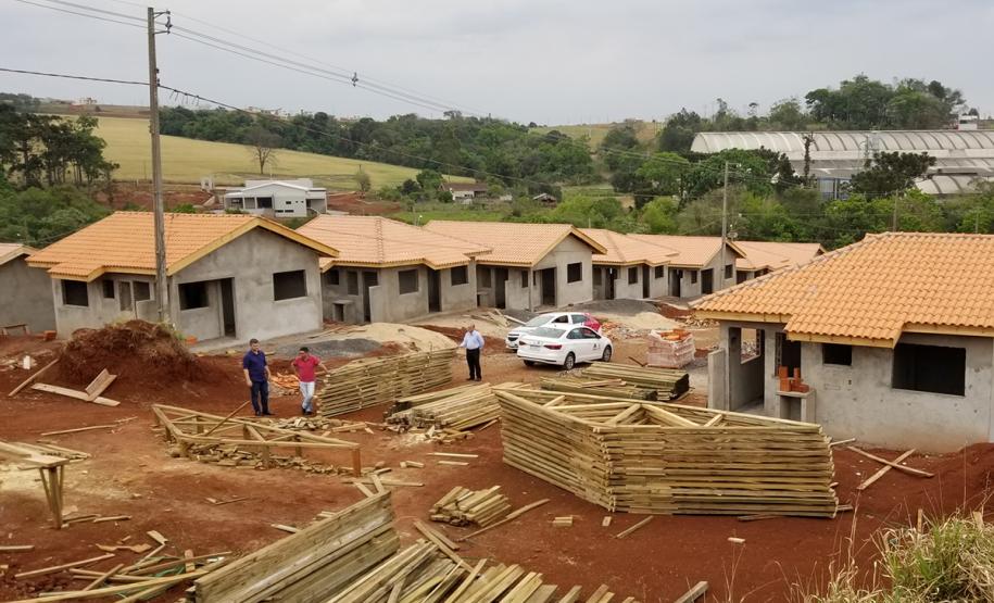 Ampere
Em apenas uma semana, técnicos da Cohapar de Curitiba visitaram as obras de construção de casas populares em 22 municípios do estado. A iniciativa faz parte de um novo modelo de gestão da companhia que visa garantir a qualidade das construções e a celeridade na execução dos trabalhos nos mais diferentes projetos em que a empresa possui participação.
