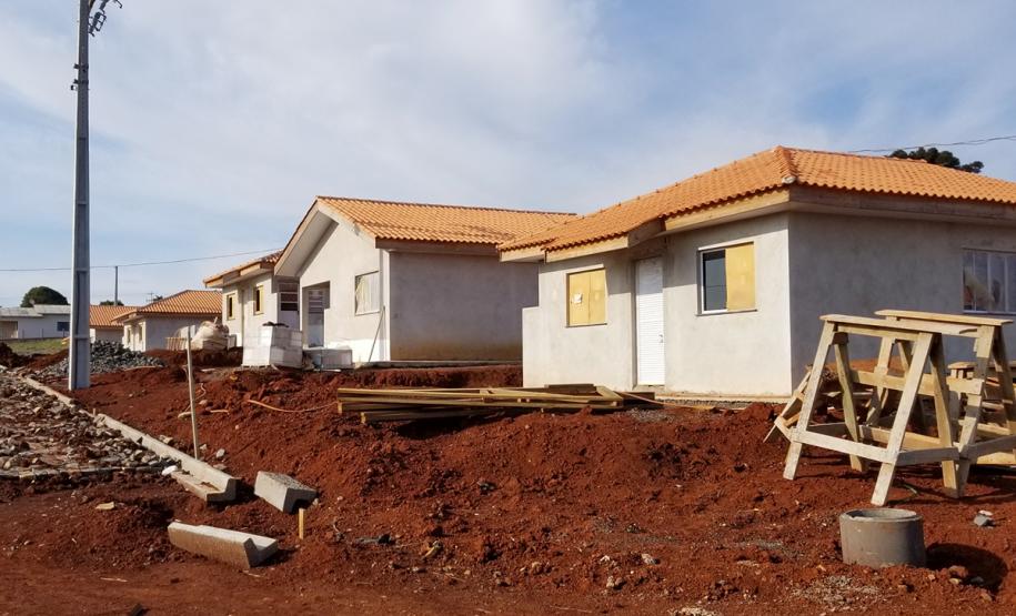 Marinópolis
Em apenas uma semana, técnicos da Cohapar de Curitiba visitaram as obras de construção de casas populares em 22 municípios do estado. A iniciativa faz parte de um novo modelo de gestão da companhia que visa garantir a qualidade das construções e a celeridade na execução dos trabalhos nos mais diferentes projetos em que a empresa possui participação.