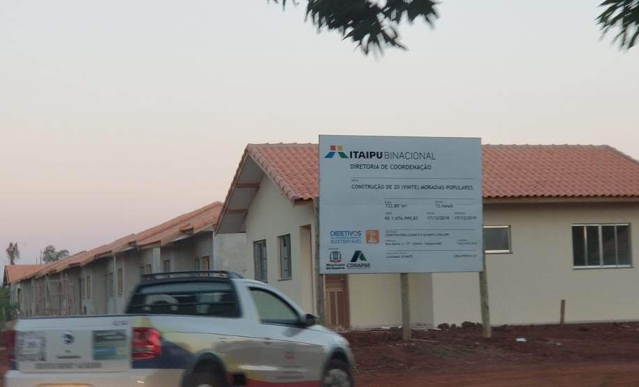 Guaíra
Em apenas uma semana, técnicos da Cohapar de Curitiba visitaram as obras de construção de casas populares em 22 municípios do estado. A iniciativa faz parte de um novo modelo de gestão da companhia que visa garantir a qualidade das construções e a celeridade na execução dos trabalhos nos mais diferentes projetos em que a empresa possui participação.