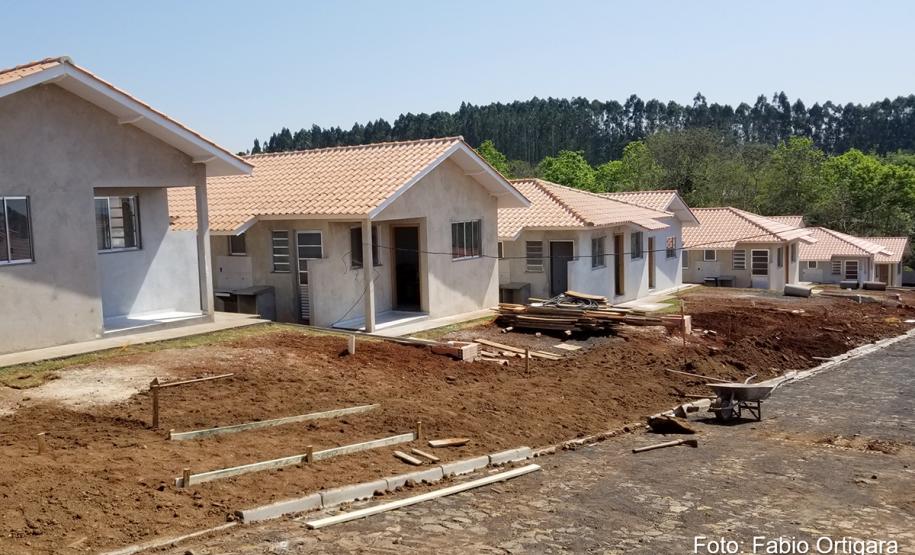 Itapejara do Oeste
Em apenas uma semana, técnicos da Cohapar de Curitiba visitaram as obras de construção de casas populares em 22 municípios do estado. A iniciativa faz parte de um novo modelo de gestão da companhia que visa garantir a qualidade das construções e a celeridade na execução dos trabalhos nos mais diferentes projetos em que a empresa possui participação.