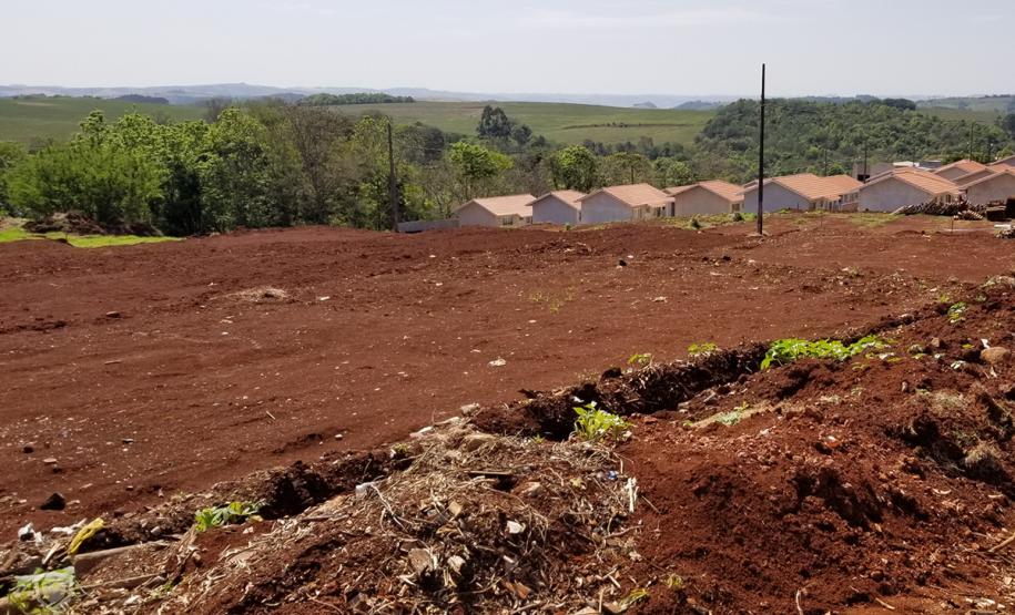 Itapejara do Oeste
Em apenas uma semana, técnicos da Cohapar de Curitiba visitaram as obras de construção de casas populares em 22 municípios do estado. A iniciativa faz parte de um novo modelo de gestão da companhia que visa garantir a qualidade das construções e a celeridade na execução dos trabalhos nos mais diferentes projetos em que a empresa possui participação.