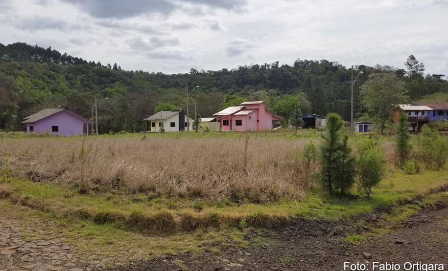 Manfrinópolis
Em apenas uma semana, técnicos da Cohapar de Curitiba visitaram as obras de construção de casas populares em 22 municípios do estado. A iniciativa faz parte de um novo modelo de gestão da companhia que visa garantir a qualidade das construções e a celeridade na execução dos trabalhos nos mais diferentes projetos em que a empresa possui participação.