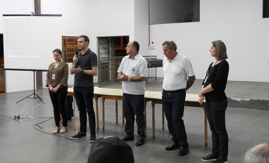 No dia 11 de outubro, mutuários, compradores ou ocupantes de imóveis financiados pela Cohapar em Quatro Pontes devem apresentar a documentação necessária para dar início ao processo de escrituração direta da companhia. O serviço é oferecido pela empresa a custos reduzidos e condições facilitadas de pagamento, além da possibilidade de isenção do pagamento de taxas municipais para quem precisa registrar a propriedade da moradia em cartório.