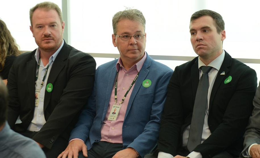 O governador Carlos Massa Ratinho Junior confirmou nesta quarta-feira (9) mais 1.494 novas casas populares para moradores de 33 municípios paranaenses. São imóveis financiados, casas repassadas gratuitamente a famílias de baixa renda e condomínios para pessoas idosas. O investimento é de R$ 118 milhões, com recursos do Tesouro Estadual, por meio do programa Habita Paraná, e de financiamento do Banco Interamericano de Desenvolvimento (BID).