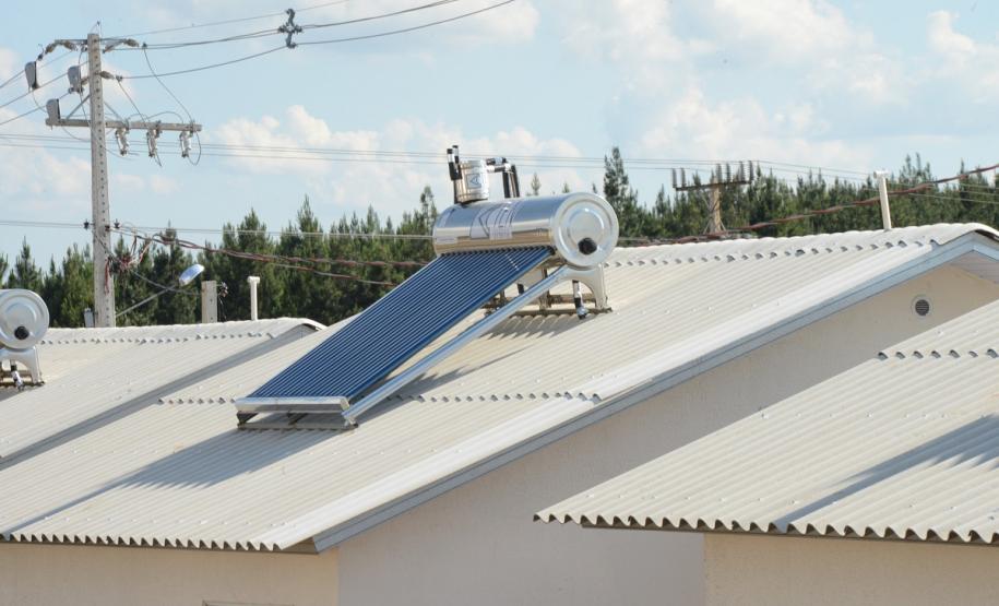 Casas populares são entregues a 75 famílias de Palmas Setenta e cinco famílias de Palmas, na região Sudoeste do Paraná, receberam nesta quinta-feira (24) as chaves da casa própria. A partir de agora, elas são as moradoras do Residencial Bom Pastor II, empreendimento que recebeu R$ 5,3 milhões de investimentos do Governo do Estado, Governo Federal e prefeitura.