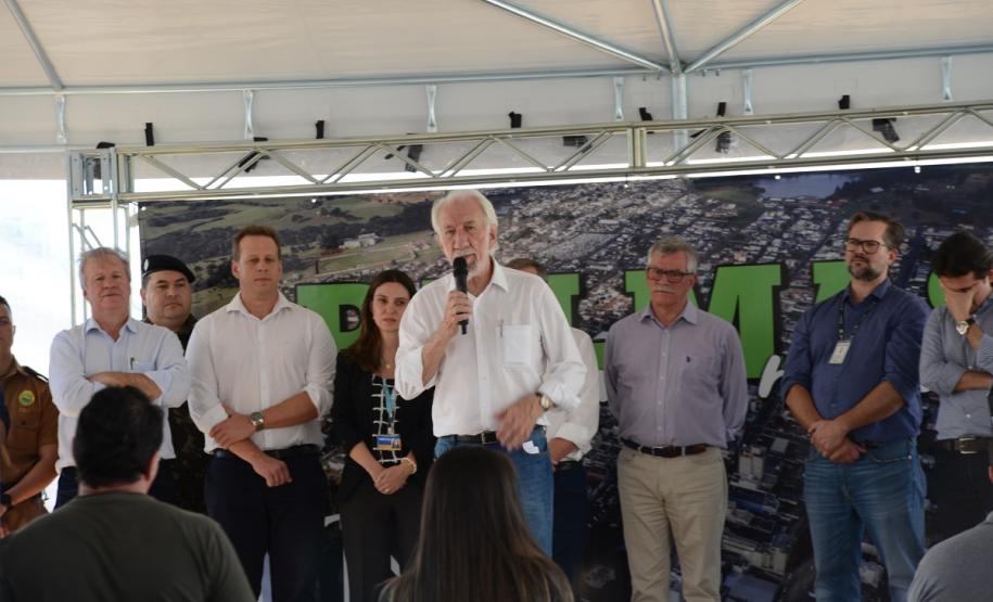 Casas populares são entregues a 75 famílias de Palmas Setenta e cinco famílias de Palmas, na região Sudoeste do Paraná, receberam nesta quinta-feira (24) as chaves da casa própria. A partir de agora, elas são as moradoras do Residencial Bom Pastor II, empreendimento que recebeu R$ 5,3 milhões de investimentos do Governo do Estado, Governo Federal e prefeitura.