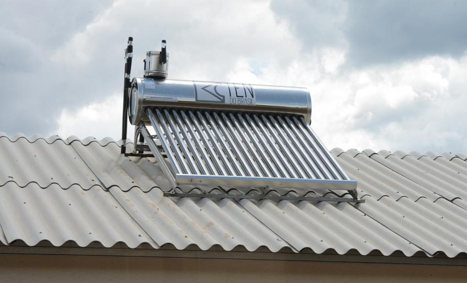 Casas populares são entregues a 75 famílias de Palmas Setenta e cinco famílias de Palmas, na região Sudoeste do Paraná, receberam nesta quinta-feira (24) as chaves da casa própria. A partir de agora, elas são as moradoras do Residencial Bom Pastor II, empreendimento que recebeu R$ 5,3 milhões de investimentos do Governo do Estado, Governo Federal e prefeitura.