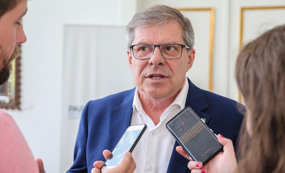 Projeto de condomínio para idosos pode ser replicado no País O governador Carlos Massa Ratinho Junior se reúne nesta segunda-feira (28) com o presidente da Caixa Econômica Federal, Pedro Guimarães, para discutir parcerias e investimentos em saneamento e habitação, no Palácio Iguaçu. Na foto o presidente da Cohapar Jorge Lange. Curitiba, 28/10/2019 - Foto: Geraldo Bubniak/AEN