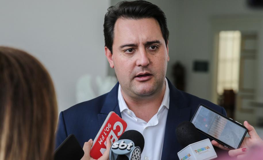 Projeto de condomínio para idosos pode ser replicado no País O governador Carlos Massa Ratinho Junior se reúne nesta segunda-feira (28) com o presidente da Caixa Econômica Federal, Pedro Guimarães, para discutir parcerias e investimentos em saneamento e habitação, no Palácio Iguaçu. Curitiba, 28/10/2019 - Foto: Geraldo Bubniak/AEN