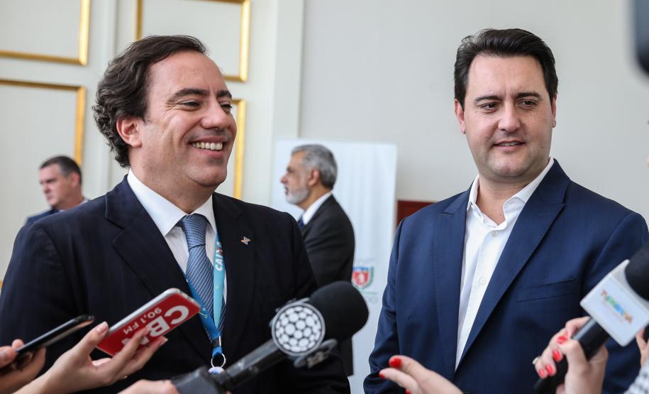 Projeto de condomínio para idosos pode ser replicado no País O governador Carlos Massa Ratinho Junior se reúne nesta segunda-feira (28) com o presidente da Caixa Econômica Federal, Pedro Guimarães, para discutir parcerias e investimentos em saneamento e habitação, no Palácio Iguaçu. Curitiba, 28/10/2019 - Foto: Geraldo Bubniak/AEN