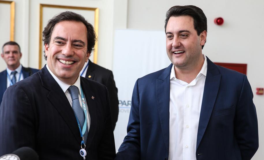 Projeto de condomínio para idosos pode ser replicado no País O governador Carlos Massa Ratinho Junior se reúne nesta segunda-feira (28) com o presidente da Caixa Econômica Federal, Pedro Guimarães, para discutir parcerias e investimentos em saneamento e habitação, no Palácio Iguaçu. Curitiba, 28/10/2019 - Foto: Geraldo Bubniak/AEN