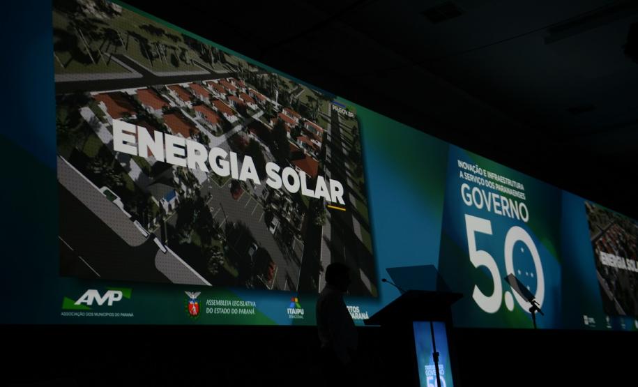 Cohapar apresenta projetos de moradias inovadores a prefeitos e vereadores Gestores públicos de todo o Paraná puderam conhecer nesta sexta-feira (1) os principais programas habitacionais desenvolvidos pelo Governo do Estado. As ações, que visam a inclusão social e o desenvolvimento econômico dos municípios foram apresentadas pelo presidente da Cohapar, Jorge Lange, durante o evento Governo 5.0, de inovação da gestão pública, em Foz do Iguaçu.