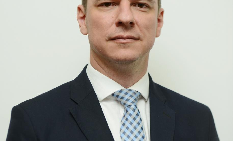 Cohapar tem novo diretor Jurídico. Nesta terça-feira (5), o advogado Dino Athos Schrutt foi empossado pelo conselho de administração para gerir as atividades do setor na empresa nesta gestão e já foi apresentado à equipe de trabalho e aos chefes dos escritórios regionais.