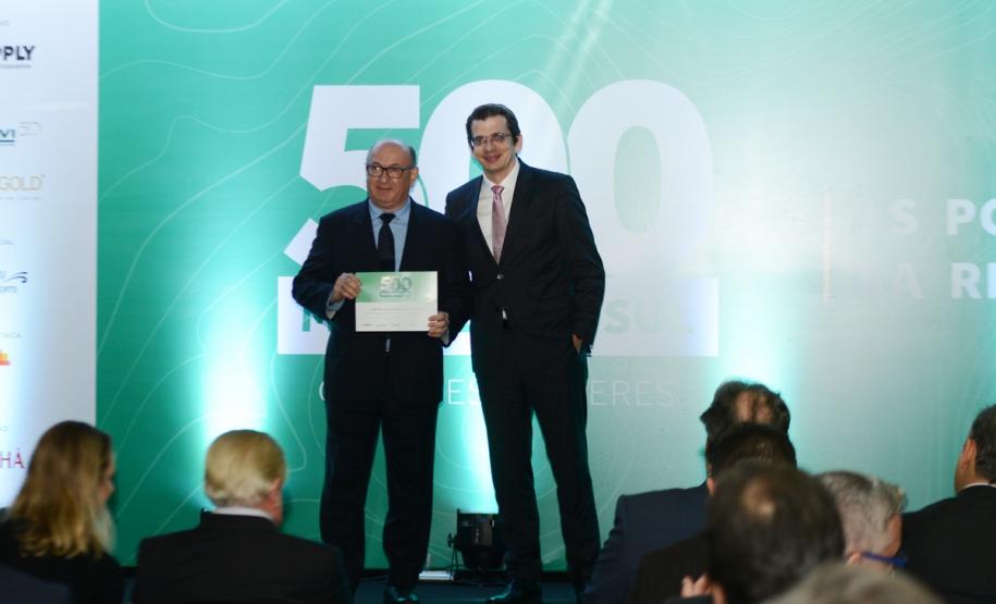 A Cohapar foi premiada nesta quinta-feira (7) como uma das maiores empresas do Paraná e do Sul do Brasil. A premiação foi dada pelo grupo Amanhã, que anualmente estabelece o ranking das 500 maiores empresas da região sul com base em indicadores econômicos como patrimônio, capital de giro e capacidade de endividamento.